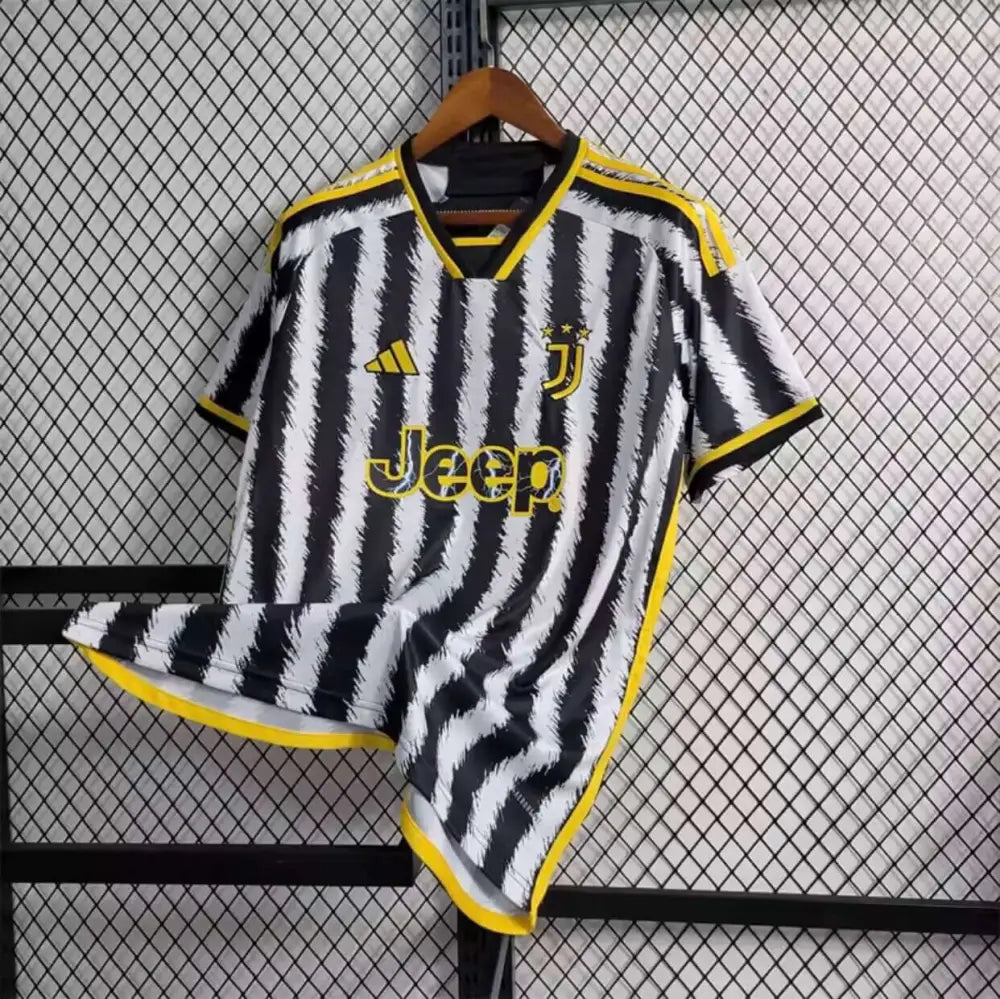 Juventus 23/24 Home Jersey - Close-up of Juventus crest and jersey details