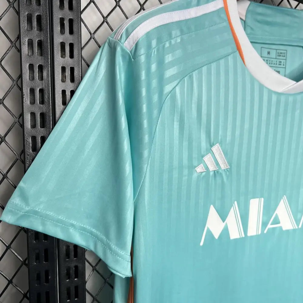 Third Kit Inter Miami 24/25 S-XXL - Close-up of FUTBOLSPLY crest and jersey details