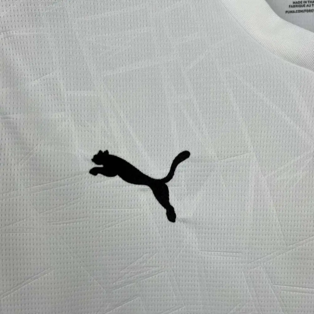 Valencia Home Shirt 25/26 - Close-up of FUTBOLSPLY crest and jersey details