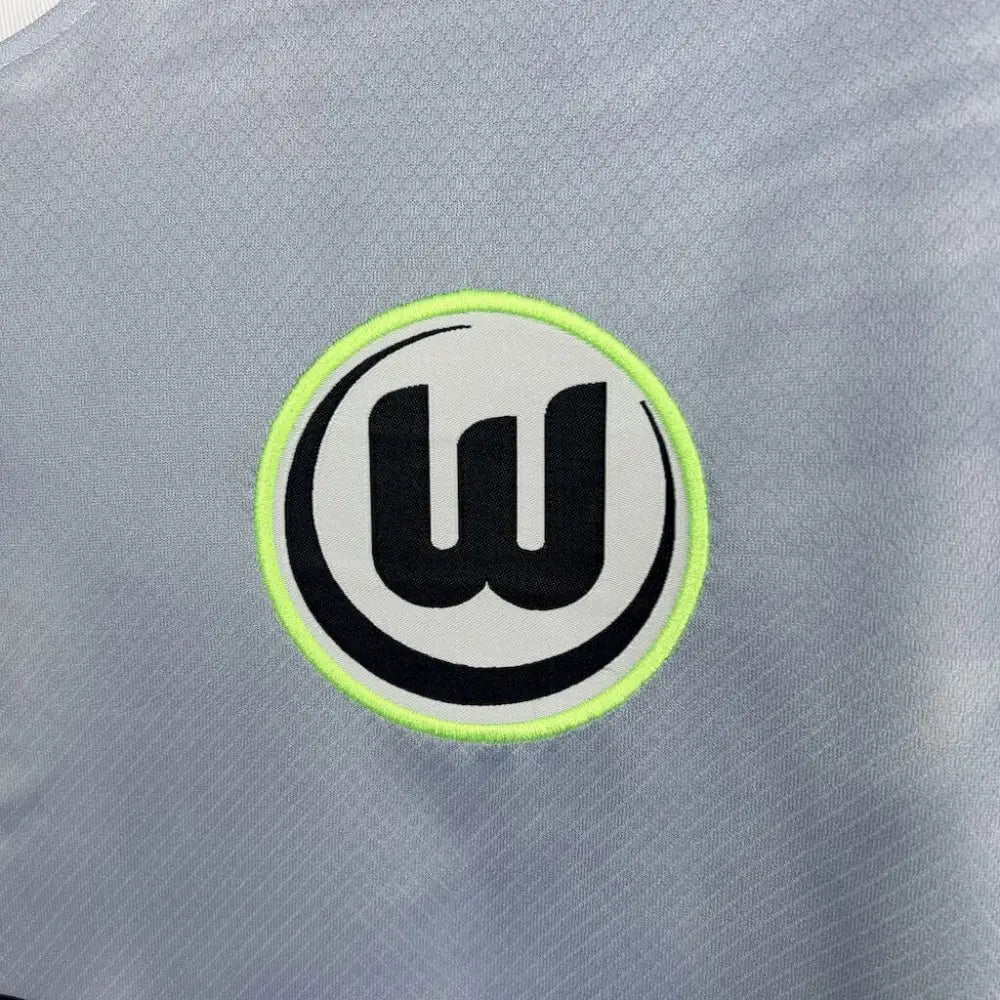 Wolfsburg 25/26 Away Shirt - Close-up of FUTBOLSPLY crest and jersey details