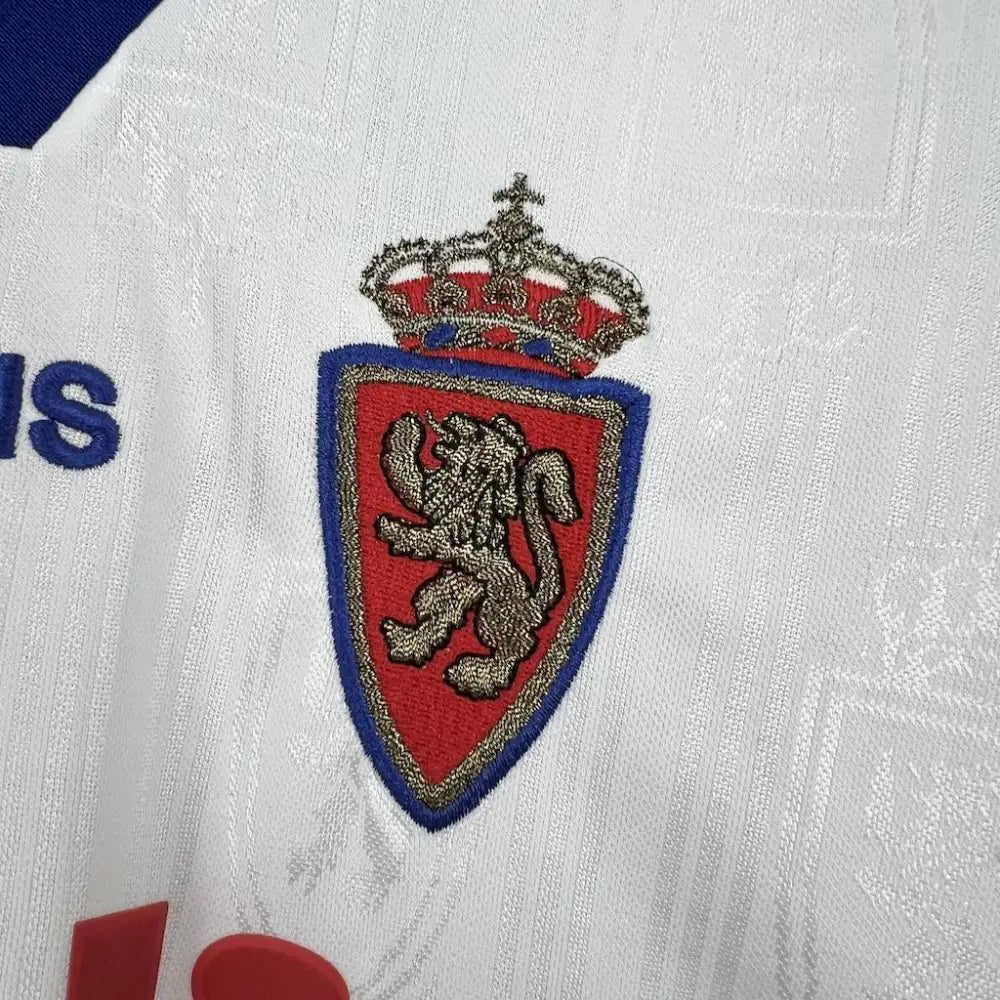 Zaragoza 97/98 Retro Shirt - Close-up of FUTBOLSPLY crest and jersey details