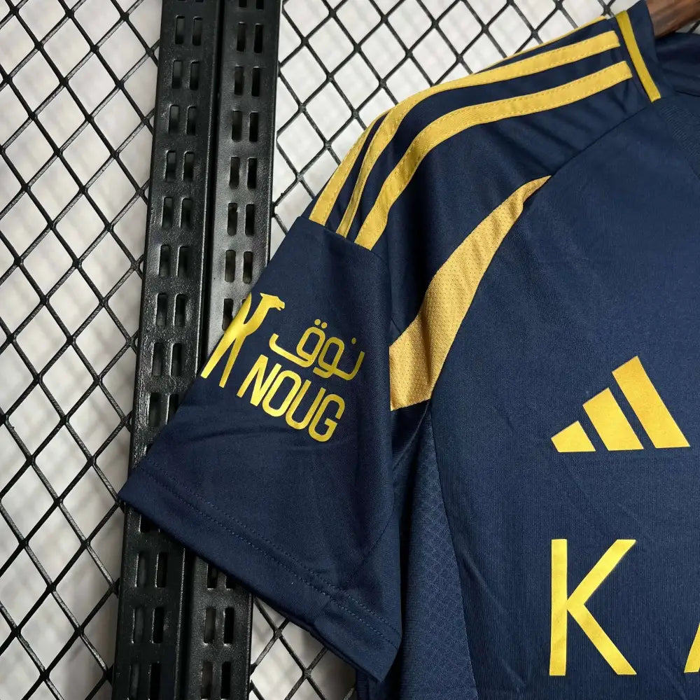 Al Nassr 24/25 Away Jersey - Close-up of FUTBOLSPLY crest and jersey details