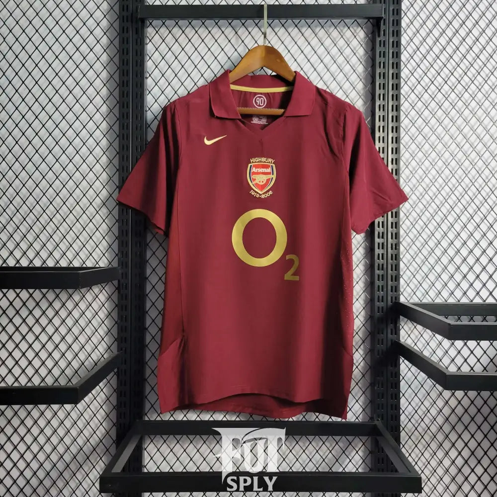 Vintage Arsenal 05/06 jersey - Classic retro football shirt front view