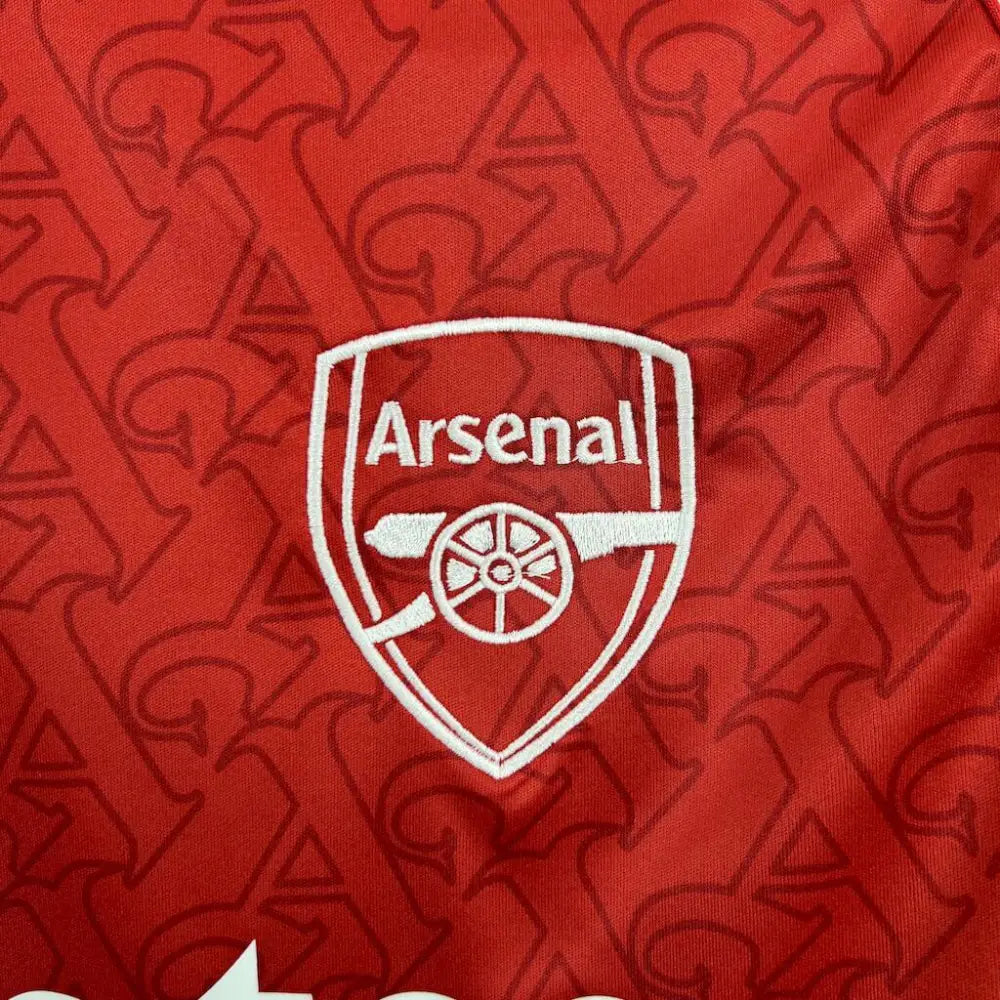 Arsenal Jersey 23/24 S-XXL - Close-up of Arsenal crest and jersey details
