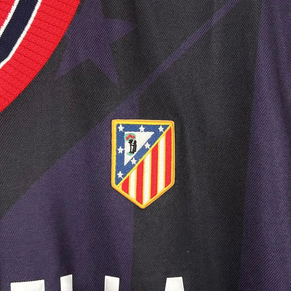 Atletico Madrid Retro Jersey 94/95 S-XXL - Close-up of FUTBOLSPLY crest and jersey details