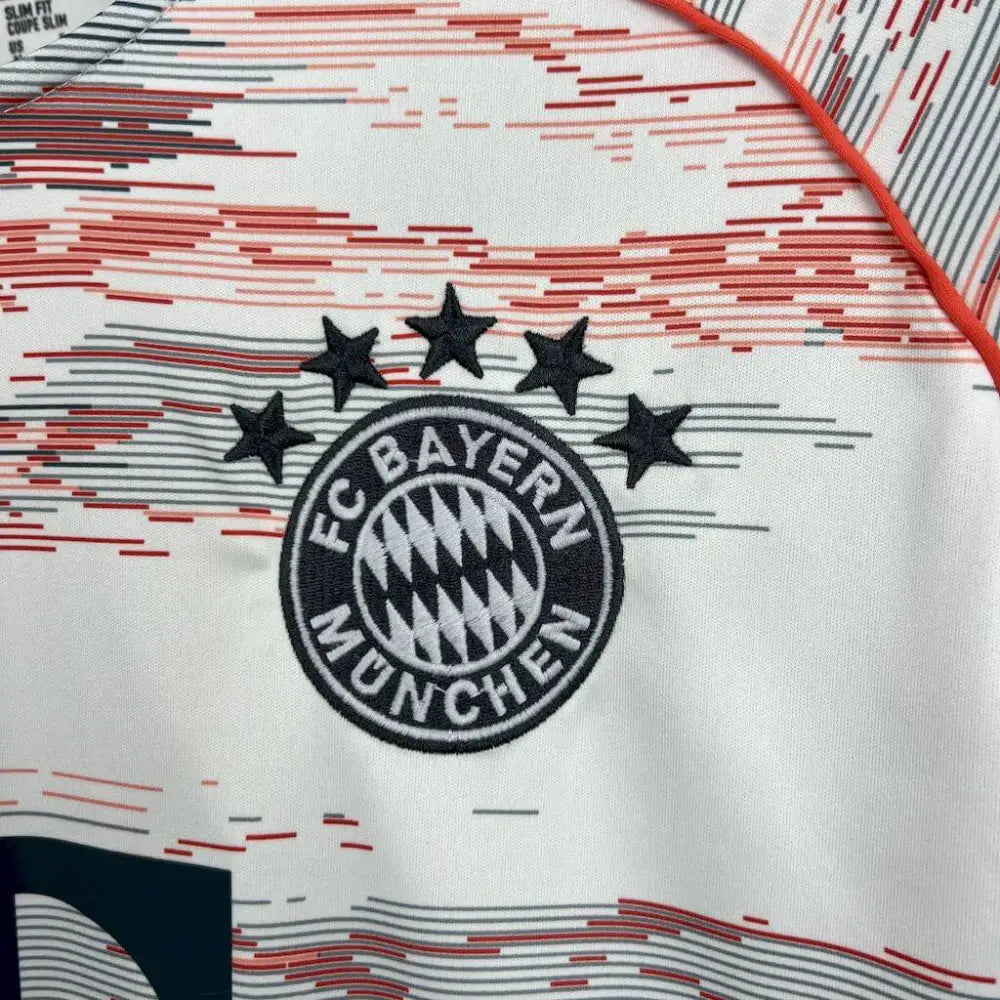 Bayern Munich 25/26 Away Shirt - Close-up of Bayern crest and jersey details
