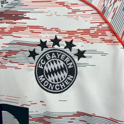 Bayern Munich 25/26 Away Shirt - Close-up of Bayern crest and jersey details