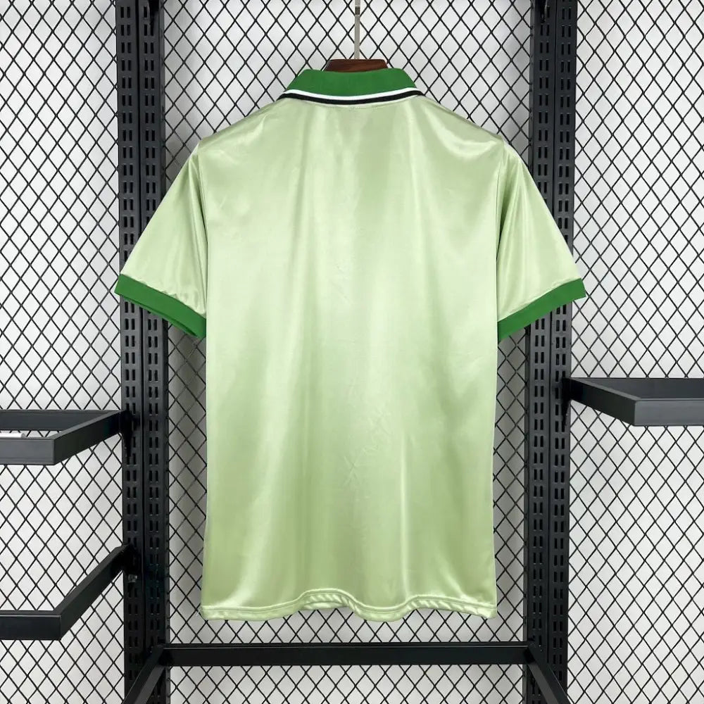 Betis 99/00 Retro Shirt - Close-up of FUTBOLSPLY crest and jersey details