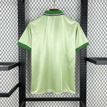 Betis 99/00 Retro Shirt - Close-up of FUTBOLSPLY crest and jersey details