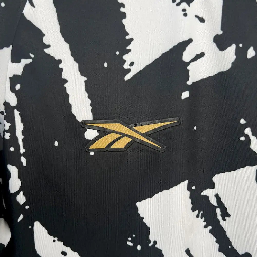 Botafogo 24/25 Shirt - Close-up of FUTBOLSPLY crest and jersey details