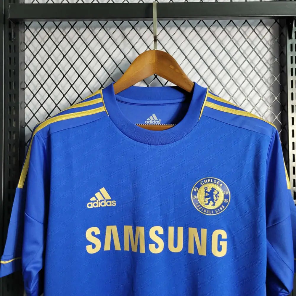 Chelsea 12/13 Vintage Jersey - Close-up of Chelsea crest and jersey details