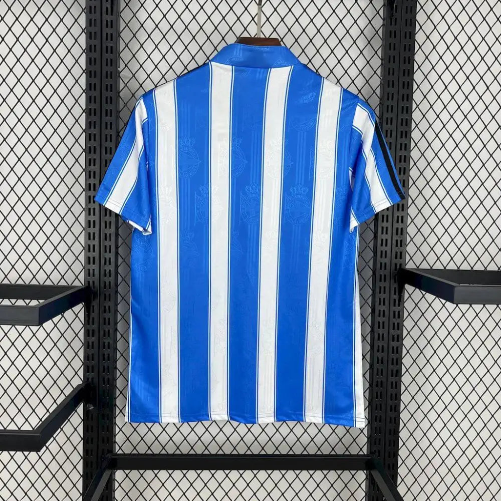 Deportivo La Coruña Feiraco 97/98 Retro T-shirt - Close-up of FUTBOLSPLY crest and jersey details