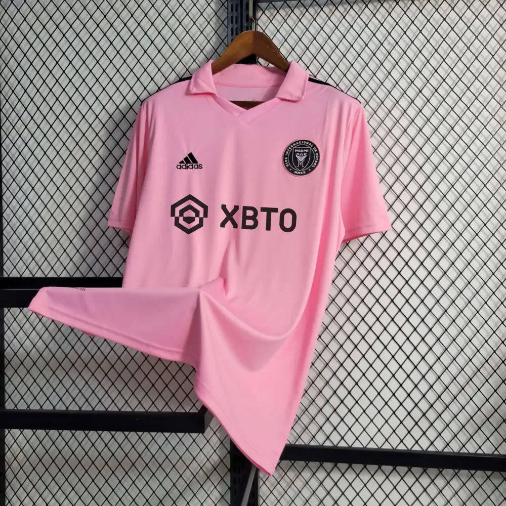 Inter Miami 23/24 Home Jersey - Close-up of FUTBOLSPLY crest and jersey details