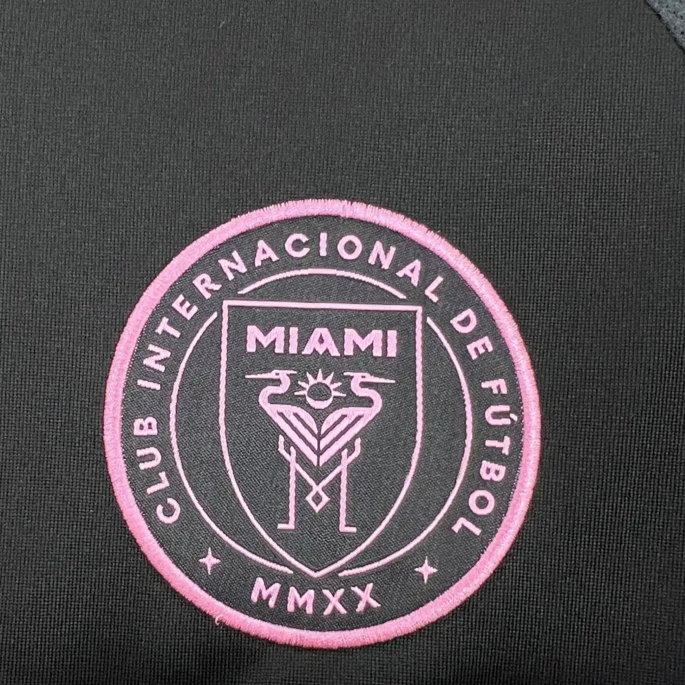 Inter Miami Away Jersey 25/26 S-XXL - Close-up of FUTBOLSPLY crest and jersey details