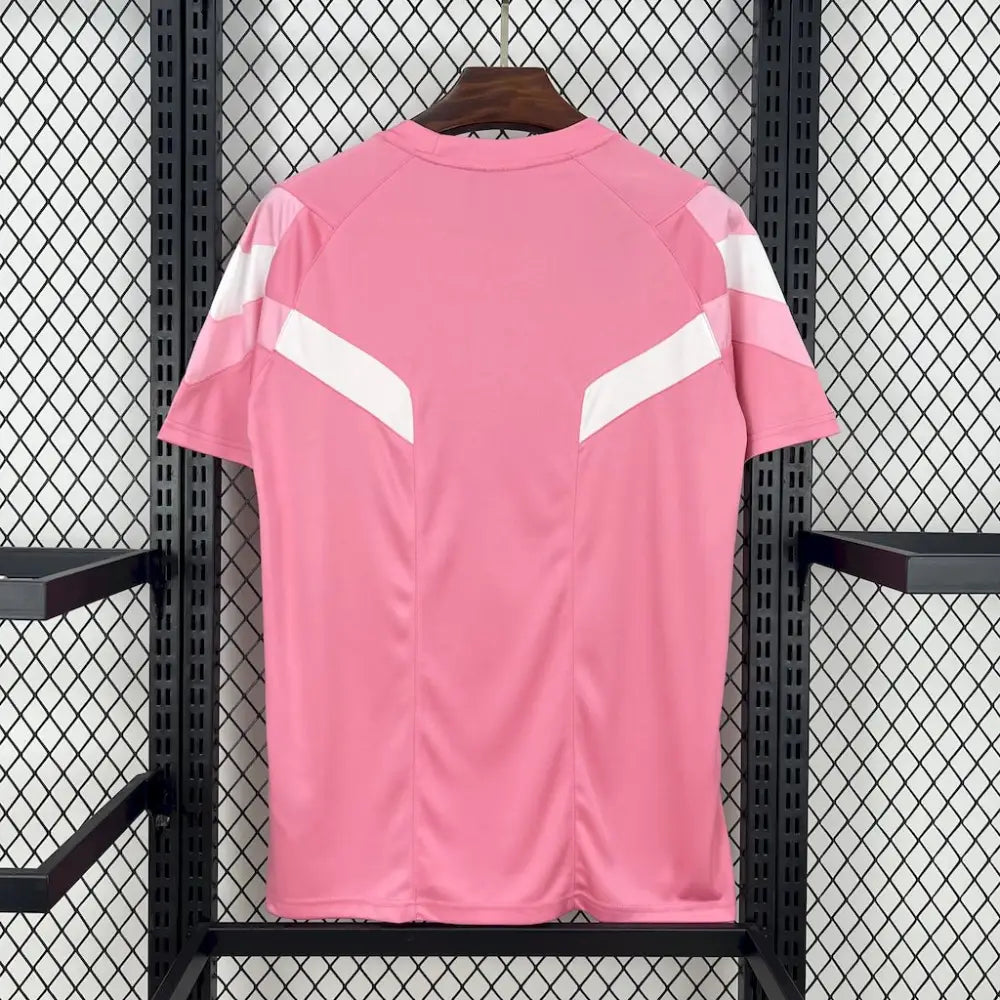 Inter Miami Casual T-shirt 25/26 - Close-up of FUTBOLSPLY crest and jersey details