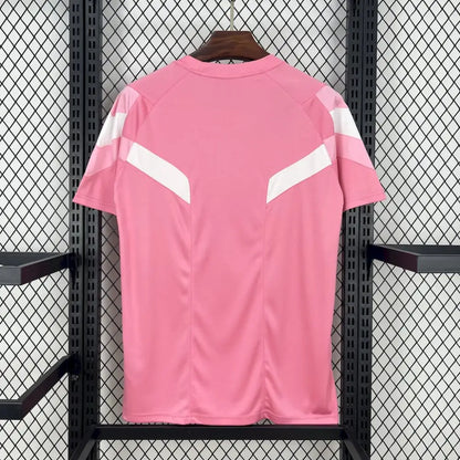 Inter Miami Casual T-shirt 25/26 - Close-up of FUTBOLSPLY crest and jersey details