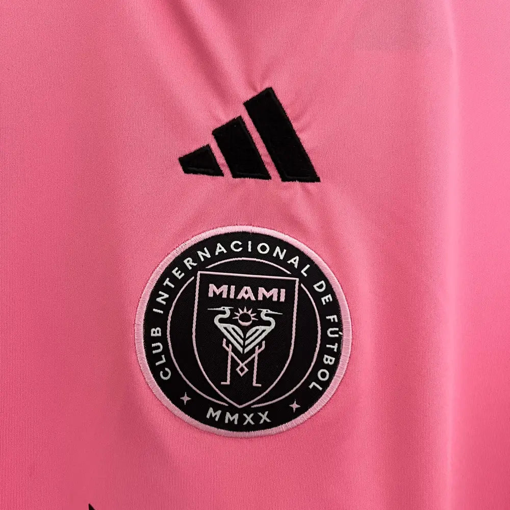 Inter Miami Home Jersey 24/25 S-XXL - Close-up of FUTBOLSPLY crest and jersey details