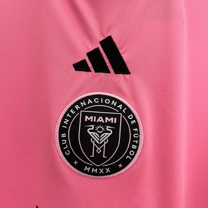 Inter Miami Home Jersey 24/25 S-XXL - Close-up of FUTBOLSPLY crest and jersey details