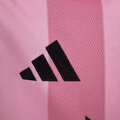 Inter Miami Home Jersey 25/26 S-XXL - Close-up of FUTBOLSPLY crest and jersey details
