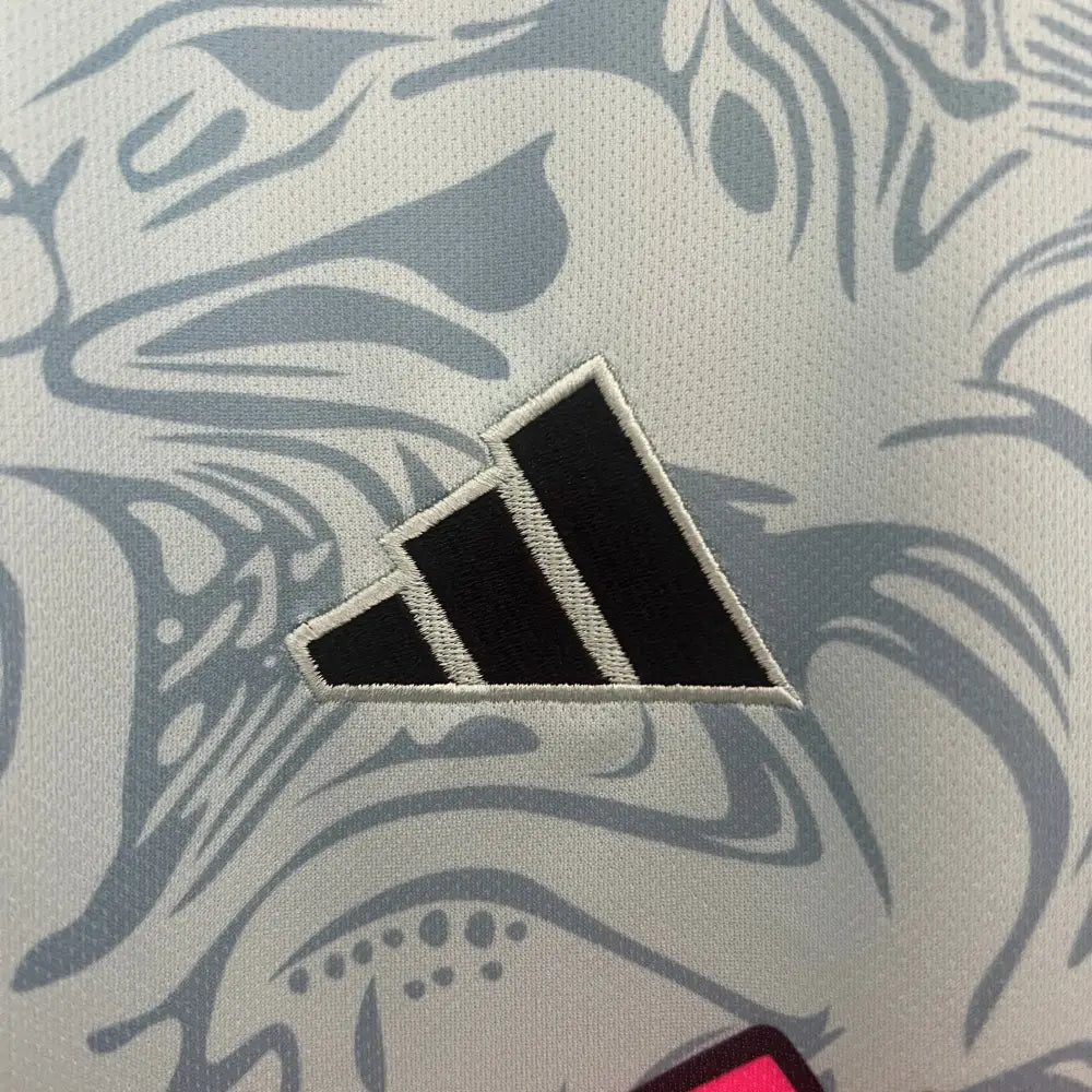 FUTBOLSPLY special edition - Unique design elements and details