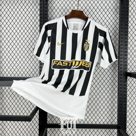 Vintage Juventus 02/03 jersey - Classic retro football shirt front view