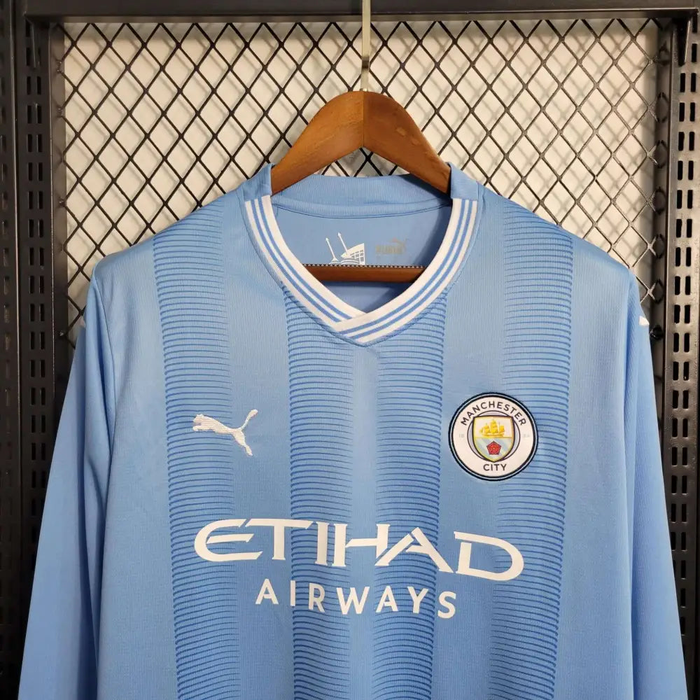 Manchester City long sleeve jersey - Sleeve detail and cuff design