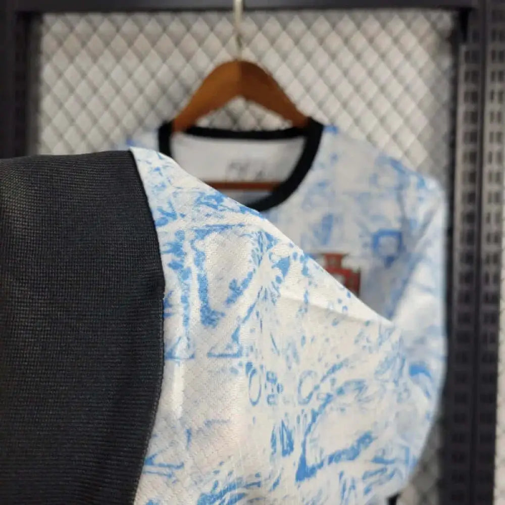 Portugal long sleeve jersey - Sleeve detail and cuff design