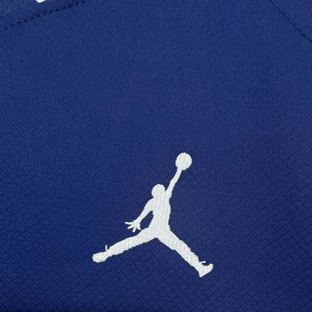 PSG Jersey 23/24 S-XXL - Close-up of PSG crest and jersey details