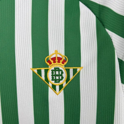 Real Betis Final Conference League T-shirt - Close-up of FUTBOLSPLY crest and jersey details