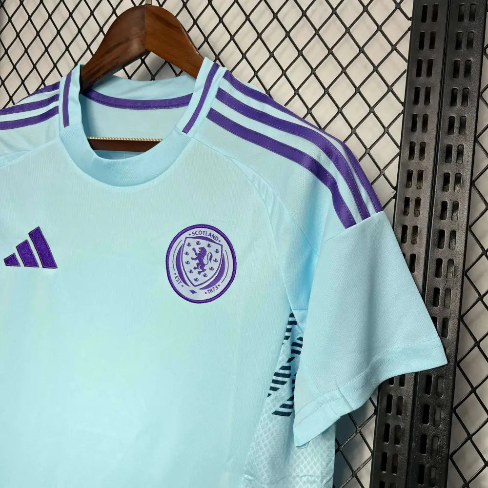 Scotland 24/25 "EURO 2024" Away Jersey - Close-up of FUTBOLSPLY crest and jersey details