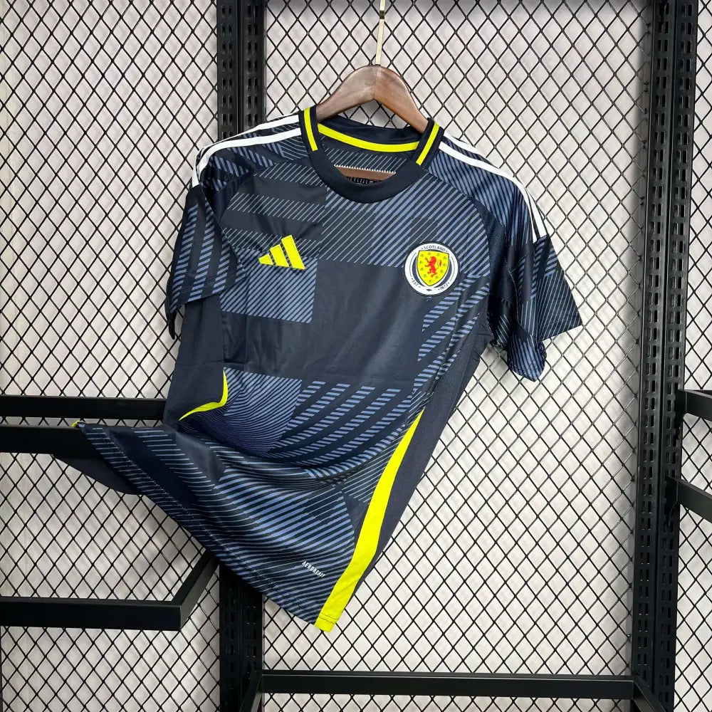 Scotland 24/25 "EURO 2024" Home Jersey - Close-up of FUTBOLSPLY crest and jersey details