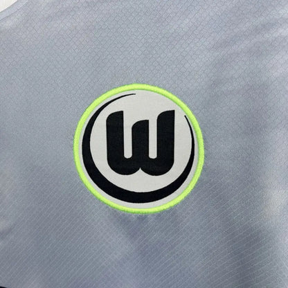 Wolfsburg 25/26 Away Shirt - Close-up of FUTBOLSPLY crest and jersey details