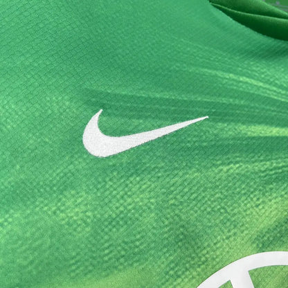 Wolfsburg 25/26 Home Shirt - Close-up of FUTBOLSPLY crest and jersey details